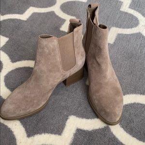 Brand new Chelsea boots size 6